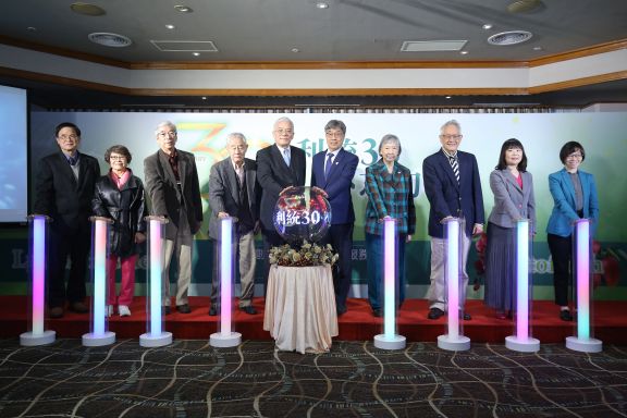 利統(tǒng)30周年張?zhí)禅櫠麻L獲新聞專訪！